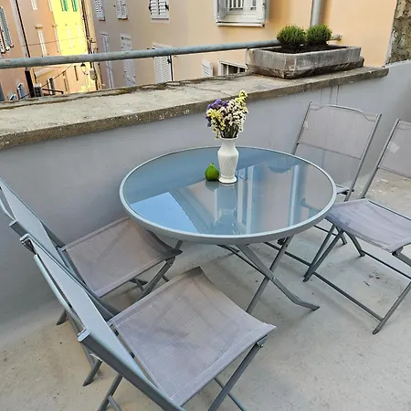 Don Dolfino - Hisa Dolfinova Vrata