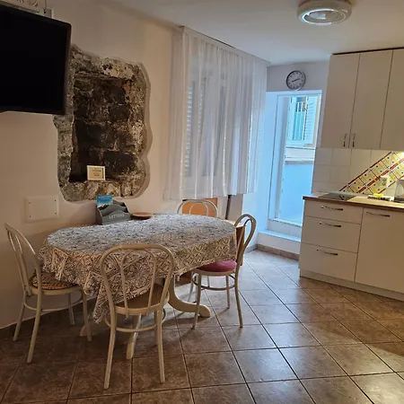 Don Dolfino - Hisa Dolfinova Vrata بيران