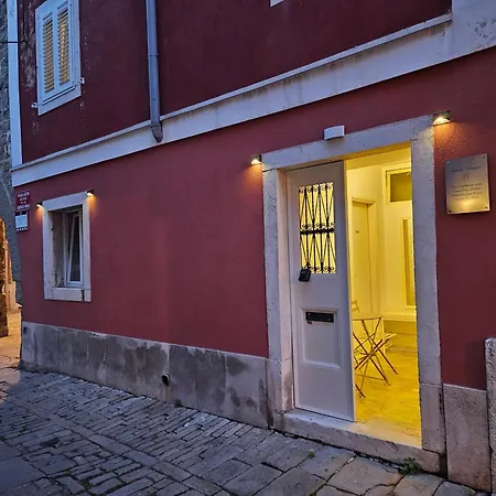 Don Dolfino - Hisa Dolfinova Vrata