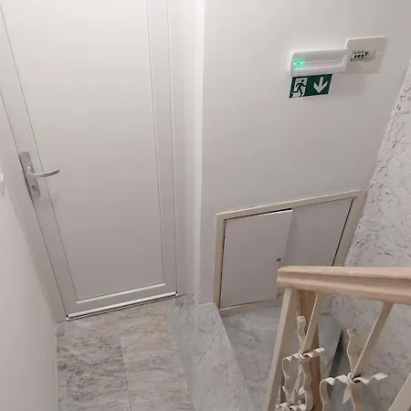 Don Dolfino - Hisa Dolfinova Vrata * بيران