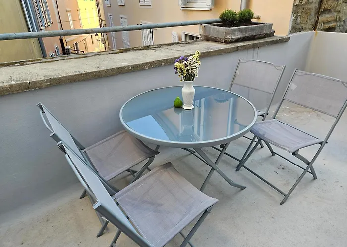 Don Dolfino - Hisa Dolfinova Vrata