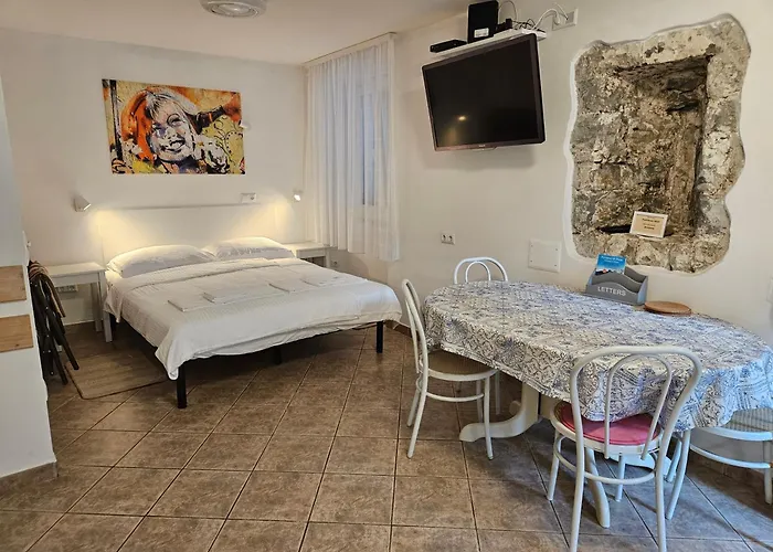 Don Dolfino - Hisa Dolfinova Vrata