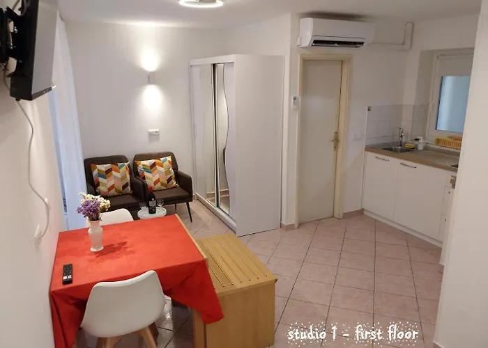 Don Dolfino - Hisa Dolfinova Vrata